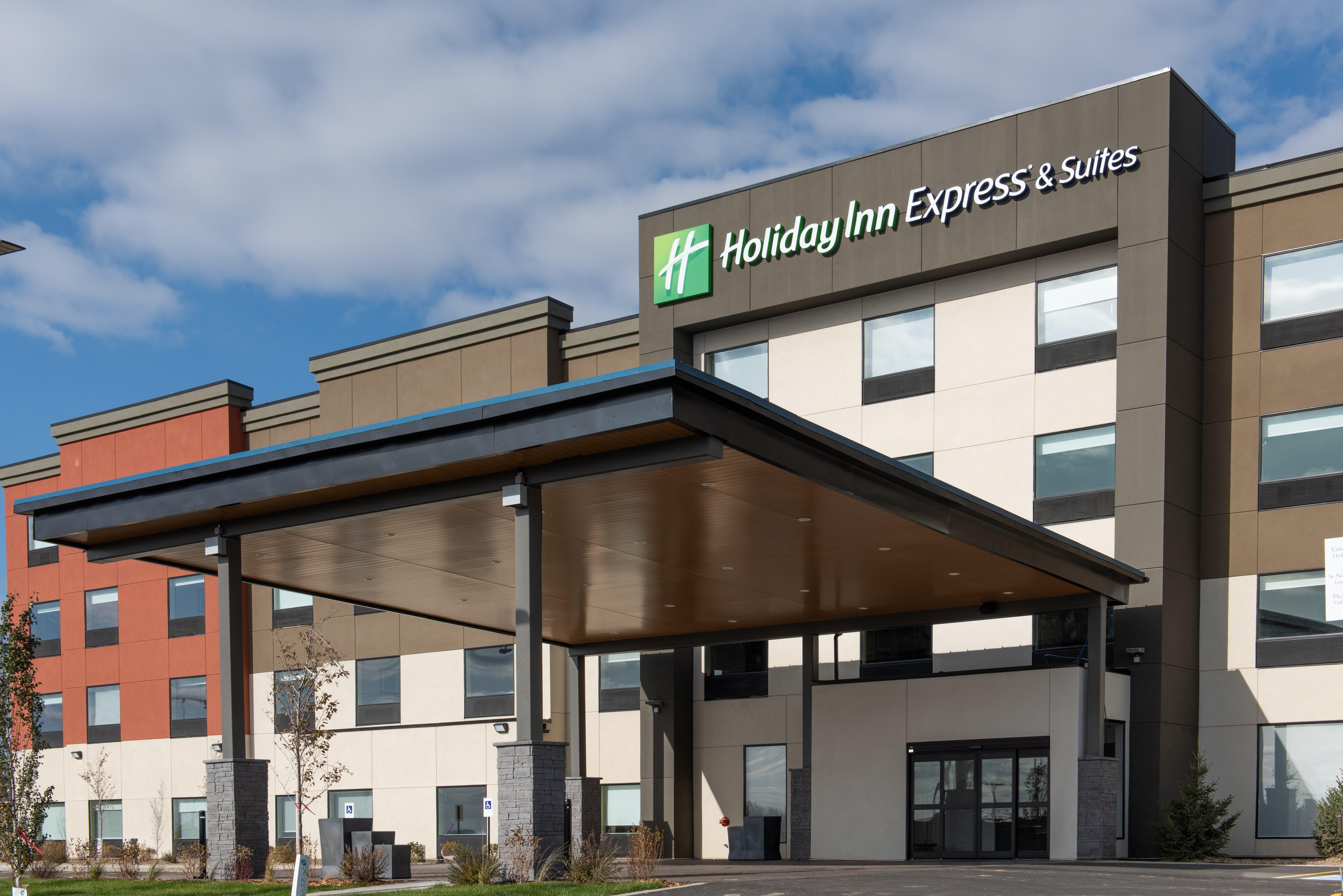 Holiday Inn Express & Suites - North Battleford, An Ihg Hotel Exterior photo